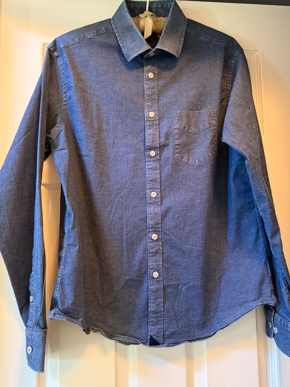 UNTUCKit Men’s Chambray Cotton Stretch Button Front Shirt-Medium